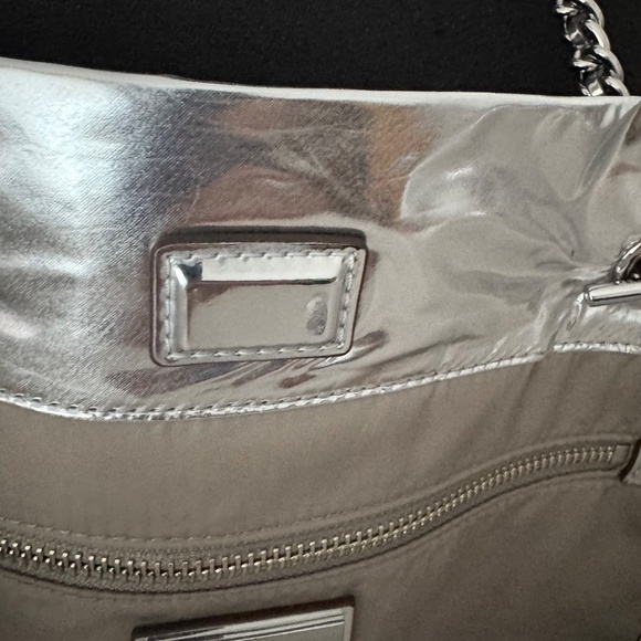 Brand new Auth Tory Burch large Ella tote bag metallic chain - Picture 11 of 12